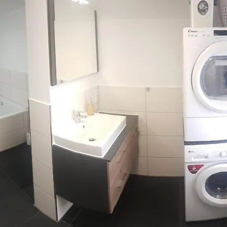 Grosse Monteurs Und Handwerkerwohnung Nahe Potsdam Berlin Bad Belzig Und Brandenburg Zur Weissen Taube 아파트 비리츠