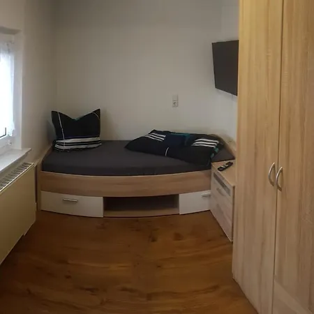 Grosse Monteurs Und Handwerkerwohnung Nahe Potsdam Berlin Bad Belzig Und Brandenburg Zur Weissen Taube 아파트 *