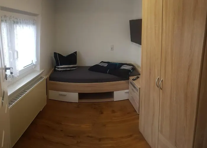 Grosse Monteurs Und Handwerkerwohnung Nahe Potsdam Berlin Bad Belzig Und Brandenburg Zur Weissen Taube شقة *