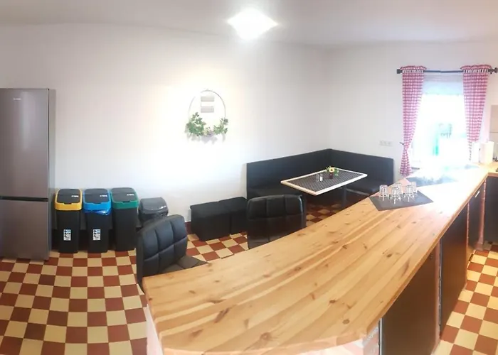 Grosse Monteurs Und Handwerkerwohnung Nahe Potsdam Berlin Bad Belzig Und Brandenburg Zur Weissen Taube شقة